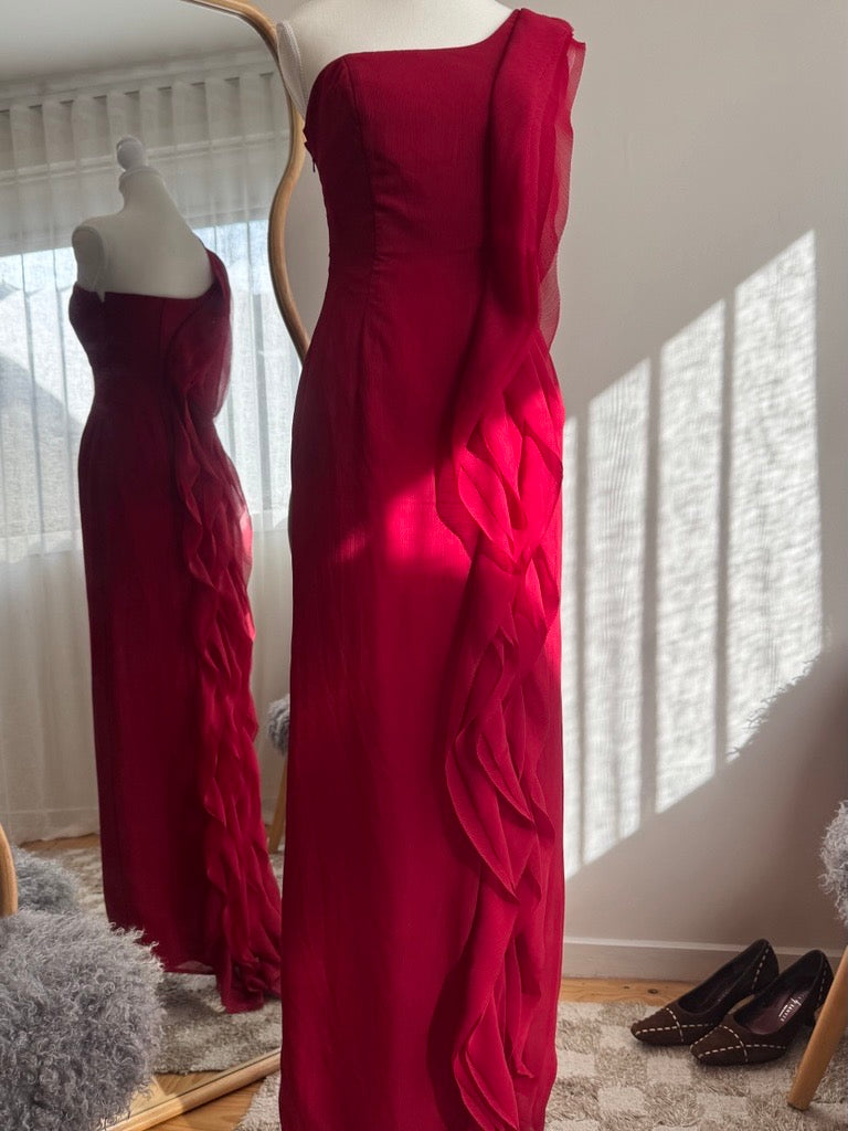 Vintage Vera Wang red cascading ruffle gown
